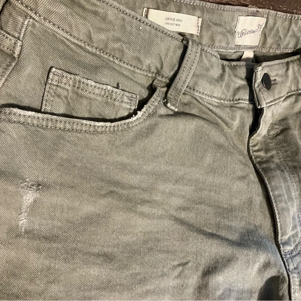 Dusty Olive Shorts-Women’s 14/32 - Picture 2 of 8